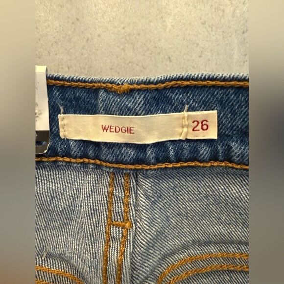 NWT LEVI’S WEDGIE JEANS - Picture 3 of 6